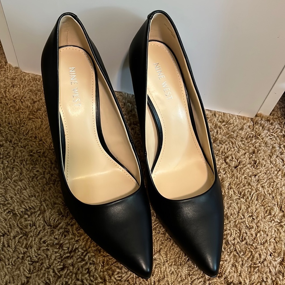 Nine West Black Pumps